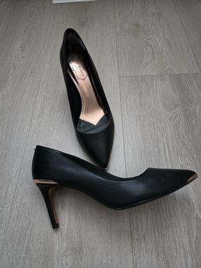 Ted Baker Black Pointed-Toe Pumps with Rose-Gold Trim Size 37.5
